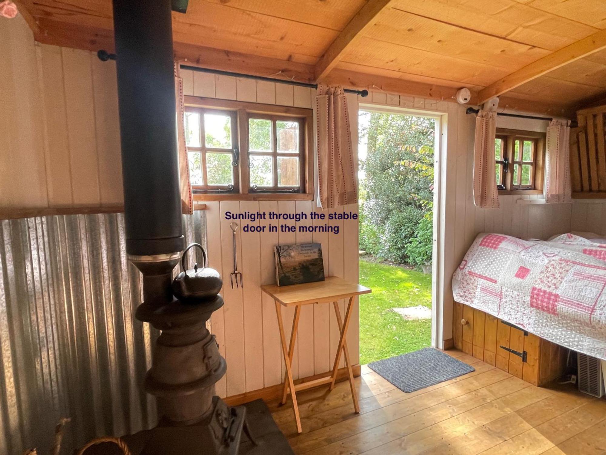 Fernwood Bed & Breakfast ริงวูด ภายนอก รูปภาพ